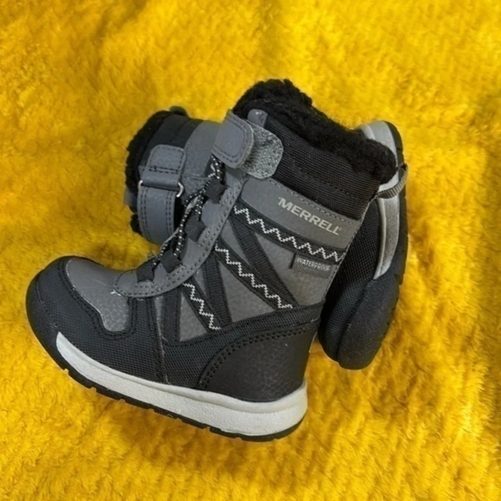 MERRELL waterproof lil kids snow crunch 2.0 boots grey and black new (toddler 4)